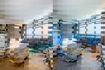 Nirvana Cosmopolitan