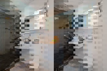 Nirvana Cosmopolitan