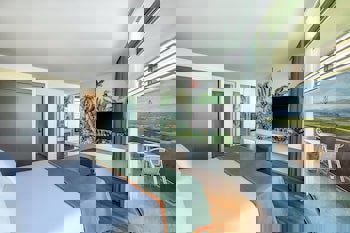 Nirvana Cosmopolitan