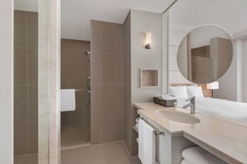 Courtyard By Marriott Bangkok