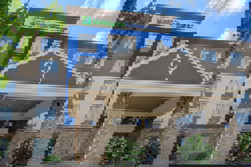 Holiday Inn Express & Suites Huntsville by IHG