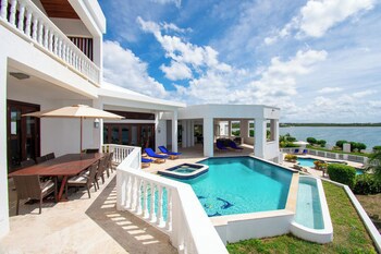 Sheriva Luxury Villas And Suites