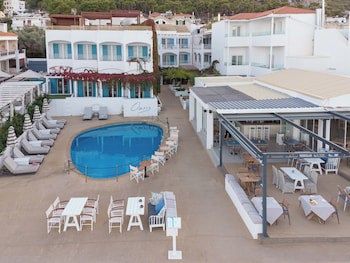 Oasis Beach Hotel