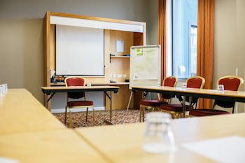 Holiday Inn Express Antrim, An Ihg Hotel