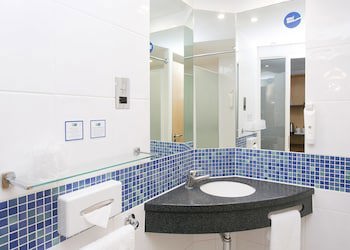 Holiday Inn Express Antrim, An Ihg Hotel
