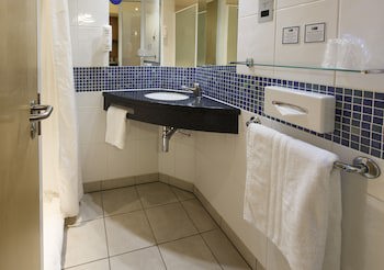 Holiday Inn Express Antrim, An Ihg Hotel