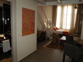 Eco Alcala Suites