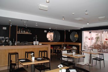 Eco Alcala Suites