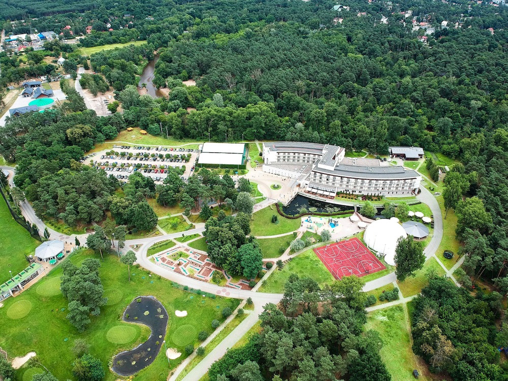 Holiday Inn Resort Warszawa Jozefow**** by IHG