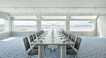 Hyatt Place London Heathrow Airport