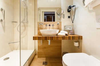 Avalon Hotel & Conferences