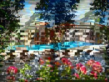 Eveleos Country House