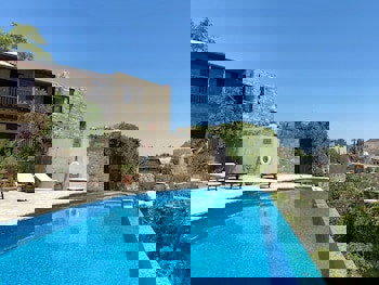 Eveleos Country House