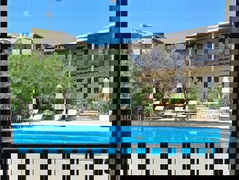 Eveleos Country House