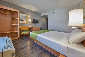 City Express By Marriott Celaya Parque