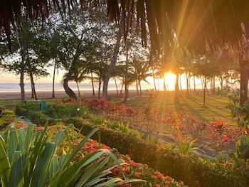Alma Del Pacifico Beach Hotel & Spa
