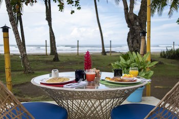 Alma Del Pacifico Beach Hotel & Spa
