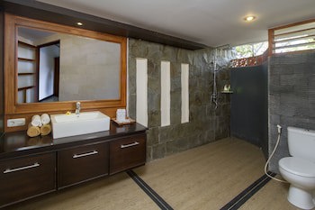 Bali Taman Beach Resort & Spa - Lovina