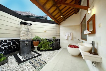 Bali Taman Beach Resort & Spa - Lovina