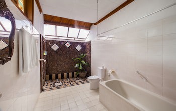 Bali Taman Beach Resort & Spa - Lovina