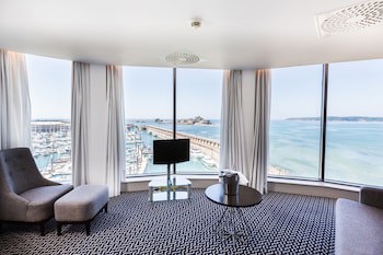 Radisson Blu Waterfront Hotel, Jersey
