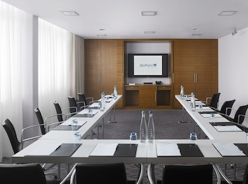 Radisson Blu Waterfront Hotel, Jersey