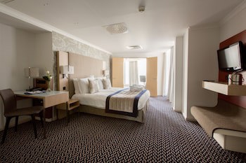 Radisson Blu Waterfront Hotel, Jersey
