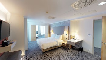 Radisson Blu Waterfront Hotel, Jersey