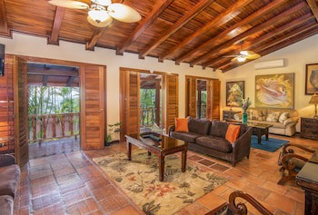 Hotel Villas Lirio