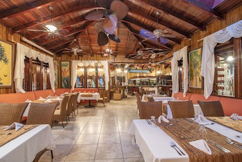 Hotel Villas Lirio