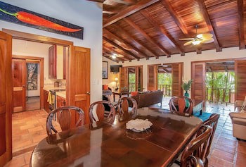 Hotel Villas Lirio
