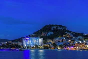 The Atrium Beach Resort And Spa, Ascend Hotel Collection