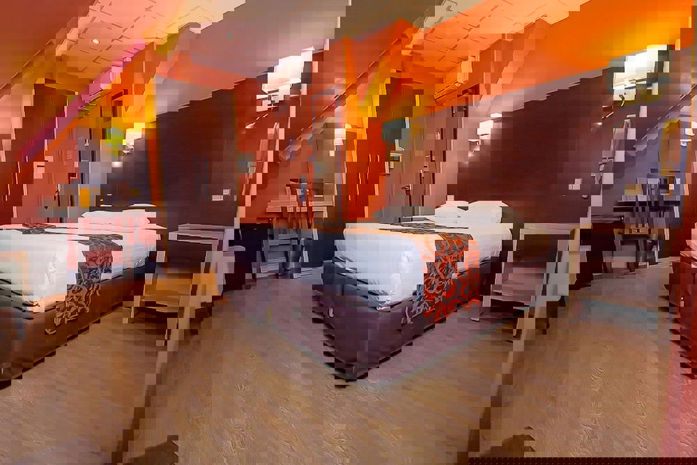 Des Trois Gares (Adults Only)