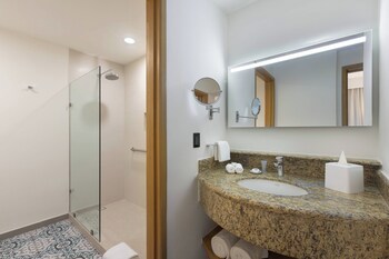Courtyard By Marriott Cancun Airport