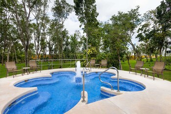Courtyard By Marriott Cancun Airport