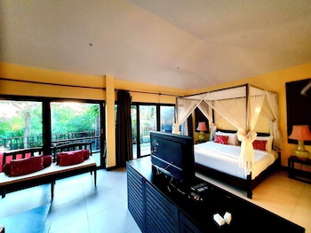 Cinnamon Beach Villas