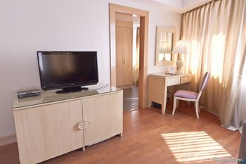 Crown Regency Hotel And Towers