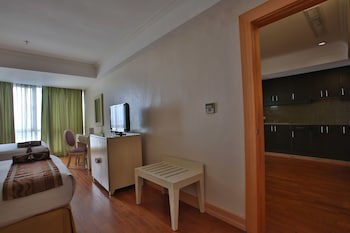 Crown Regency Hotel And Towers