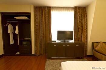 Crown Regency Hotel And Towers