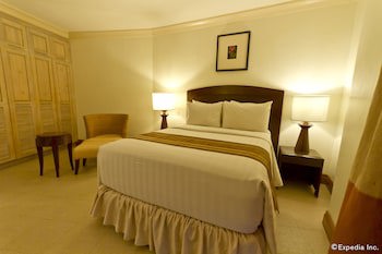 Crown Regency Suites & Residences - Mactan