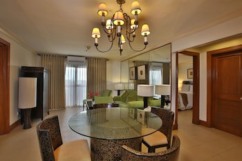 Crown Regency Suites & Residences - Mactan