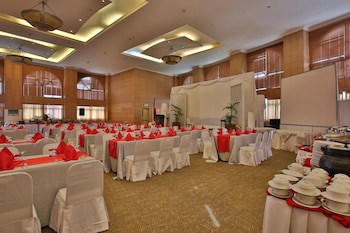 Crown Regency Suites & Residences - Mactan