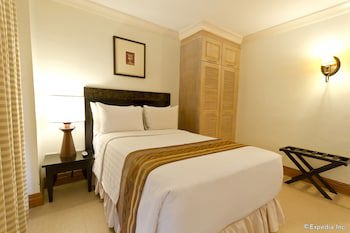 Crown Regency Suites & Residences - Mactan