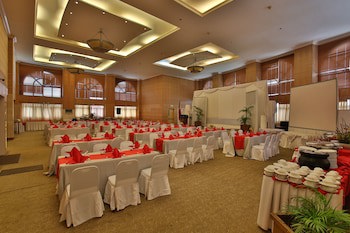 Crown Regency Suites & Residences - Mactan