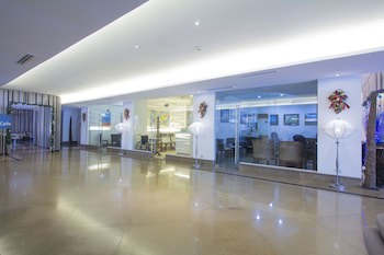 Crown Regency Suites & Residences - Mactan