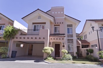 Crown Regency Suites & Residences - Mactan