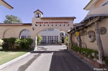 Crown Regency Suites & Residences - Mactan