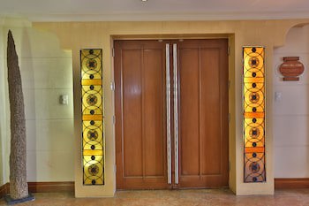 Crown Regency Suites & Residences - Mactan