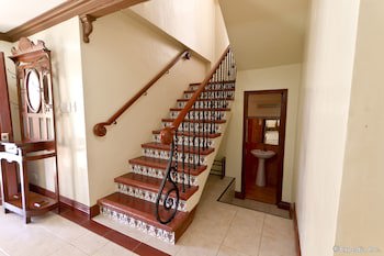 Crown Regency Suites & Residences - Mactan