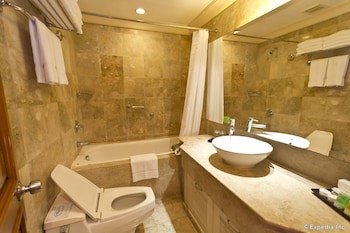 Crown Regency Suites & Residences - Mactan